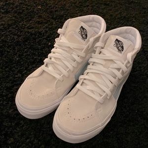 Brand new, Never worn, Women’s 6.5 Vans